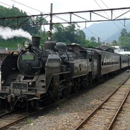 「SLおでん列車」は通常運行しているSL列車『かわね路』（写真）に参加者専用のお座敷車を連結して運行する。