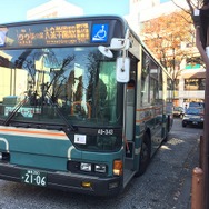 成増1丁目バス停で下車し、道路横断して成増駅バス停から泉33系統の大泉学園駅行きに乗車。終点の成増町でも乗り継げるのだが、バス停の位置が事前に調べきれなかったので安全策を取った。この路線も途中に東京都区内特別運賃（均一運賃）区間を含むため、前乗り/前払い。