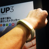 Jawboneの「UP3」と記録画面（ウェアラブルEXPO2016／東京ビッグサイト／2016年1月14日）