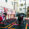 「キティちゃん大好き」という辻希美がピンク色の“キティちゃん駐車場（三井のリパーク 雷門1丁目駐車場）に人力車で“一番乗り”
