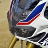 CRF1000L Africa Twin パールグレアホワイト（トリコロール）。前後タイヤはオフロード走行用に交換されている。