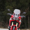 インナーチューブ径45mmの倒立式フロントフォークを備えるCRF1000L Africa Twin。