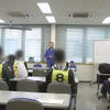 閉鎖環境滞在開始前の説明の様子（2016年2月5日・閉鎖滞在開始日撮影）