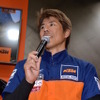 ダカールラリーで完走を果たした三橋淳選手のトークショー。