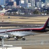 名古屋空港の展望デッキ左側からこのような状態でMRJの姿が見えた場合、試験飛行が実施される可能性が高い。