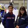 MotoGPテストライダーの青山博一選手と自動車ジャーナリスト今井優杏さん。