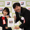 片山千愛さん（左）、漫画家 ヒサクニヒコ氏（右）