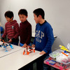 埼玉大学サテライトキャンパスで行われた「STEM Camp 2016」（3月31日）。子どもたちが4脚ロボットの製作に挑戦した