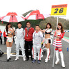 #26のTeam TAISAN SARD陣営、ドライバーは密山と元嶋（左から2人目と4人目）。