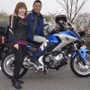 台湾でBMW R1200GS アドベンチャーを所有するファンさんご夫妻。レンタルバイクで日本をツーリング中。台湾でもビッグバイクユーザー急増中だと教えてくれた。