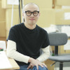 ヘアメイクアーティストの加茂克也さん。アトリエで話を聞いた