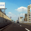 首都高沿いの屋外広告（参考画像）