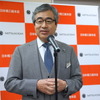 三越伊勢丹の2015年福袋お披露目会で挨拶をする日本橋三越本店長の中陽次氏