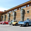 右からマセラティ ミストラルトヨタ2000GT、オースティンミニクーパーS Mk1、MGA、フィアットアバルト750GTザガート、オースティンヒーレースプライトMk1、MGA