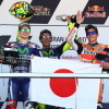 MotoGP第4戦スペインGPの表彰式で、熊本にエールを送る日本国旗が振られた