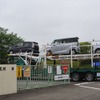 燃費検査のために交通安全環境研究所に持ち込まれた三菱自動車の軽自動車（2日・熊谷市）