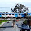ダンデノング駅（Dandenong）付近を行くクランボーン線（Cranbourne Line）の近郊電車