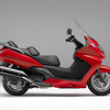 ホンダ、シルバーウイング 400 のカラーリングを変更して発売