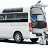 トヨタ ハイエース ウェルキャブ 車いす仕様車 Aタイプ ルーフサイドウインドウ装着車（2WD 2000ガソリン）（ホワイト）