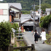 伊勢神宮、内宮と外宮を結ぶ旧街道・古市参宮街道を歩く。江戸時代のにぎわいを感じる猿田彦神社や麻吉旅館へ（AIR & BUS成田発伊勢行きツアー）