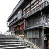 伊勢神宮、内宮と外宮を結ぶ旧街道・古市参宮街道を歩く。江戸時代のにぎわいを感じる猿田彦神社や麻吉旅館へ（AIR & BUS成田発伊勢行きツアー）