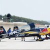 午前中から風は強かったが、その時点では練習飛行なども実施されていた。