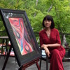 株式会社ポン・ド・レーヴの浅岡紀子代表と自身の作品。