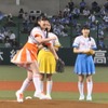 プロ野球交流戦スタート！ライオンズ×ベイスターズでエビ中が「始9式」柏木ひなたさん