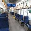 車内設備は基本的には従来の阪和線用225系と同じ。横1列に2＋1席の転換クロスシートを設けている。