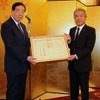 日本赤十字社 近衞社長（左）とヤナセ 折原代表取締役専務執行役員