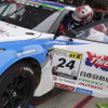 S耐の参戦マシンには「気持ちは九州へ。」のステッカーが貼られている。