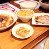 「東京ウマ辛飯リレー」試食会のようす（東京駅、7月20日）