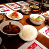 「東京ウマ辛飯リレー」試食会のようす（東京駅、7月20日）