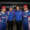 GT500クラスのポールを獲得した#6 RC Fの（左から）大嶋、脇阪監督、土沼広芳チーム代表、カルダレッリ。