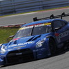 安田裕信とJ-P.デ.オリベイラの#12 GT-R（2016年SUPER GT/GT500クラス）。