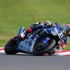 優勝したYAMAHA FACTORY RACING TEAMの走行シーン