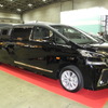 光岡自動車が『ヴェルファイア』を改造して製造した霊柩車