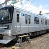 中目黒方先頭車の13101（7号車）。保安装置やコンプレッサー、バッテリーを搭載している。