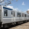 中目黒方から4両目の13401（4号車）。モーター1個を制御するIGBT-VVVFインバーター装置を6群、パンタグラフを2基搭載している。