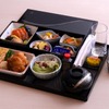 ビジネスクラス / 懐石弁当、お酒付き