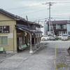 終着駅を示す増毛駅の看板。