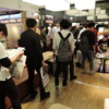 トークセッション後におこなわれたサイン会の模様