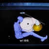 ISS:体系に合わせて、最大限の効果が得られるようにインフレーターの作動タイミングを制御