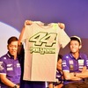 5人のヤマハMotoGPライダーがそれぞれプレゼントを用意し、抽選で当たったファンに手渡された。
