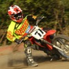 ダートトラックコースでトレーニング中の佐々木歩夢選手。ルーキーズカップを日本人で初制覇した若干16歳だ。