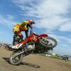 ダートトラックコースでトレーニング中の佐々木歩夢選手。ルーキーズカップを日本人で初制覇した若干16歳だ。