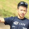 ダートトラックコースでトレーニング中の佐々木歩夢選手。ルーキーズカップを日本人で初制覇した16歳だ。