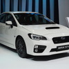 『WRX STi』をステージに置いたスバル