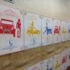 「世界の医療団」フレンチブルーミーティング2016の会場で活動報告と支援を呼びかける。本部では今年のポスターをすべて一堂に見ることができる。この横が世界の医療団の出展ブースだ。