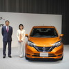 日産自動車『ノートe-POWER』の発表会。西川廣人共同CEO（左）と星野朝子専務執行役員